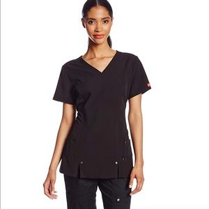 Dickies Women's stretch Scrub Top, black, small